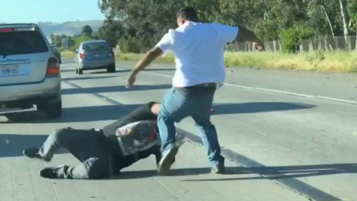 疯了！多伦多男子撞车，并劫持了下车帮忙的好心人！